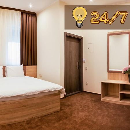 Twin Apart Hotel Kyiv Exterior foto